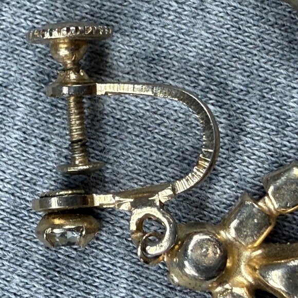 Vintage Gold-Tone Screw Back Clip-On Earrings Clear Rhinestones Teardrop Accent - Picture 11 of 16